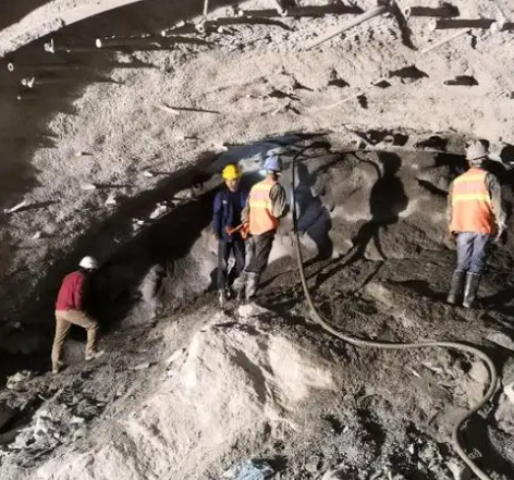 九寨沟隧道拱顶带模注浆料，微膨胀注浆料的特点及施工工艺